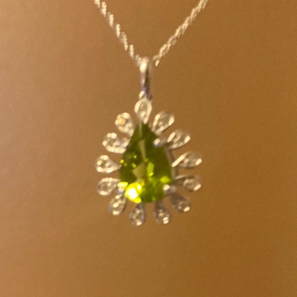 Beautiful Peridot & White Sapphire Necklace - Picture 2 of 3